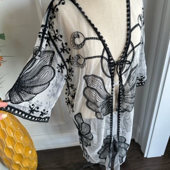 Jessica Taylor NYC White Sheer with Back Embroidered Butterflies Duster/Cover Up - Picture 1 of 13